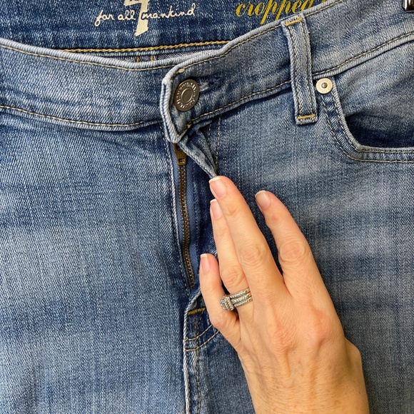 7 for all Mankind | Mid Rise Med Wash Frayed Ankle Cropped Boot Capri Jeans - Picture 4 of 12
